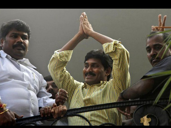 రాయల తెలంగాణ: మైనస్ జగన్, ప్లస్ చిరు