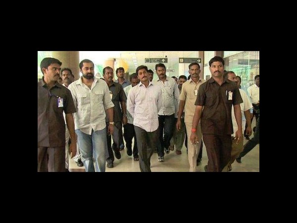 సమైక్య కార్డు నుండి గౌరవించే వరకు జగన్