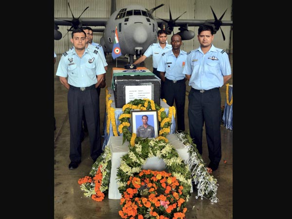 అమరవీరులకు నివాళి