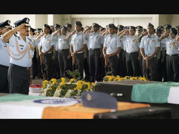 అమరవీరులకు నివాళి