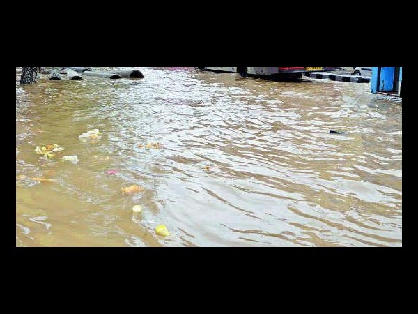 నిలిచిపోయిన నీరు