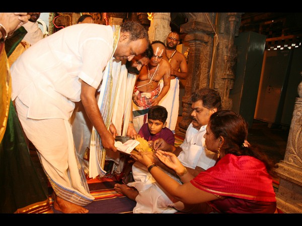 ప్రసాదం అందజేత