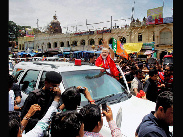 మోడీ అభివాదం