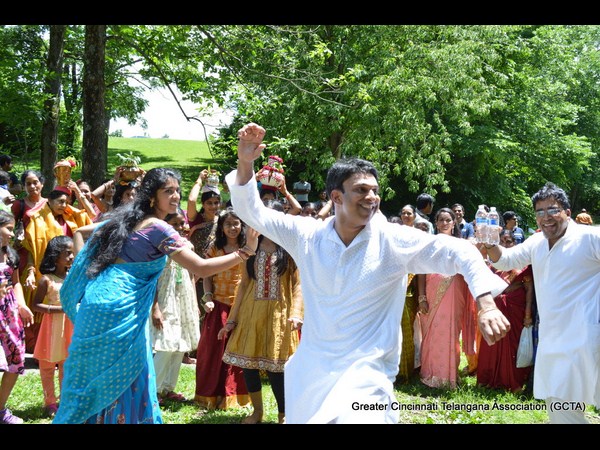 బోనాల సందడి