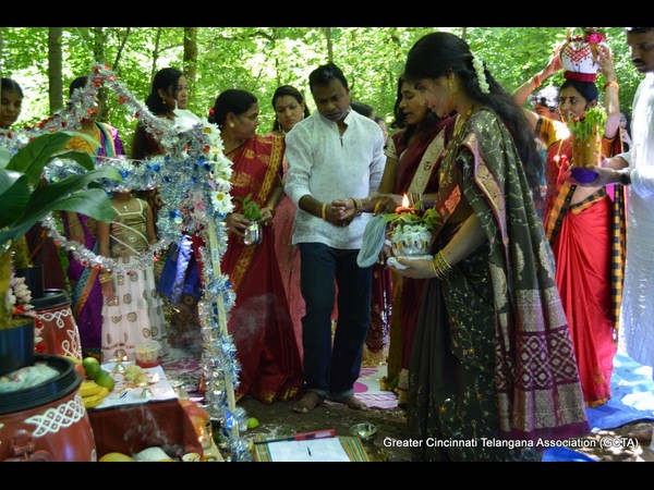 అమ్మోరుకి పూజలు...