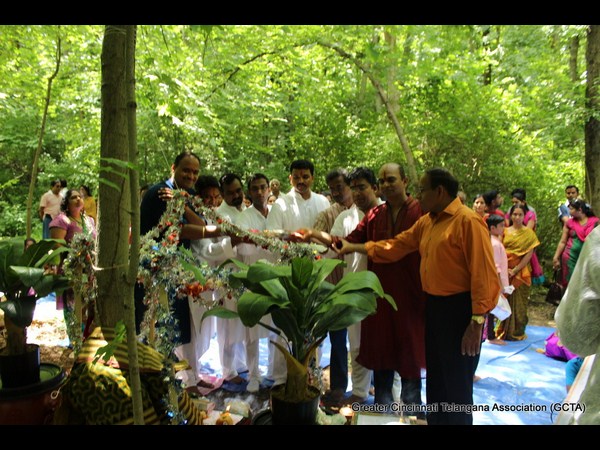 అమ్మోరుకు పురుషులూ...