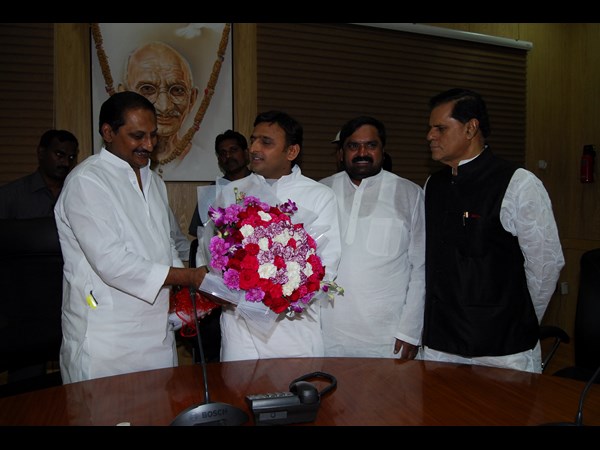 ముఖ్యమంత్రితో ముఖ్యమంత్రి