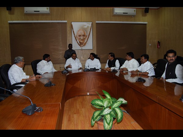 క్యాంపులో..