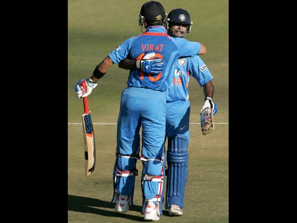 రాయుడుని హత్తుకున్న కోహ్లీ