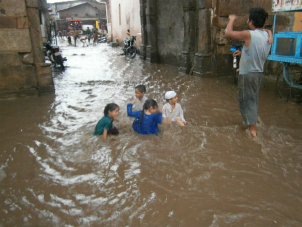 చిన్నారుల ఆనందం