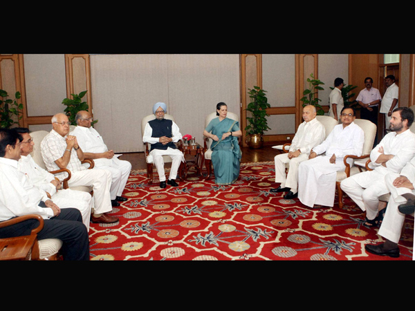 తెలంగాణపై సమావేశంలో యుపిఎ నేతలు