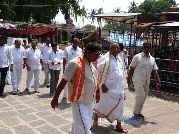 అమెరికా నుంచే రాయపాటి..