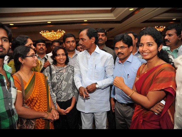 తెలంగాణ పునర్నిర్మాణంపై కెసిఆర్