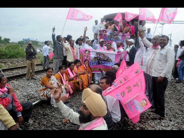 రైల్ రోకోలు, రహదారుల దిగ్భంధం