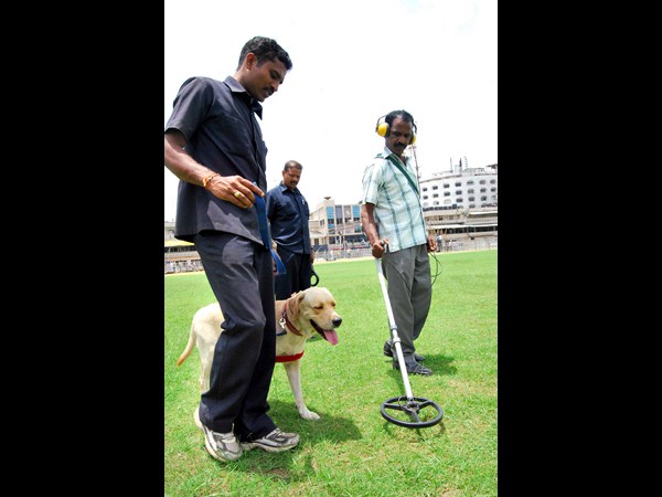 మహిళలకు ప్రత్యేక ద్వారాలు