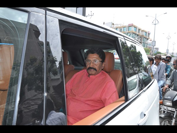 మురళీ మోహన్ మోడీతో..