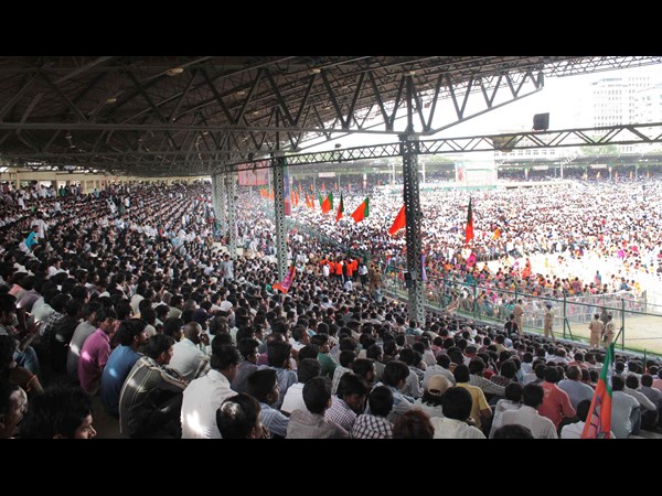 భారీగా ప్రజలు