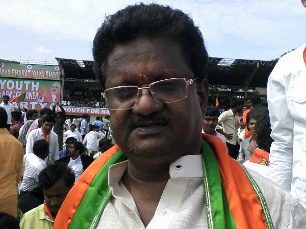 మోడీ హీరో...రాహుల్ జీరో!