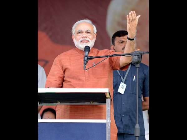 ప్రసంగిస్తున్న మోడీ