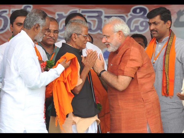 స్వతంత్ర సమరయోధుడికి మోడీ ప్రణామం