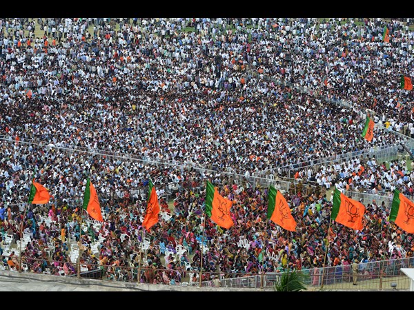 పోటెత్తిన జనసందోహం..