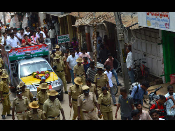 వీధుల్లో రమ్య ప్రచారం