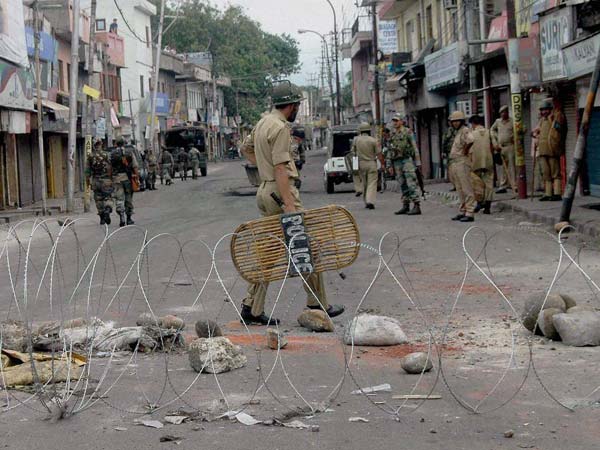 సైనిక గస్తీ...