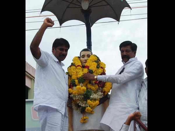 సమైక్యానికి పొట్టి శ్రీరాములు