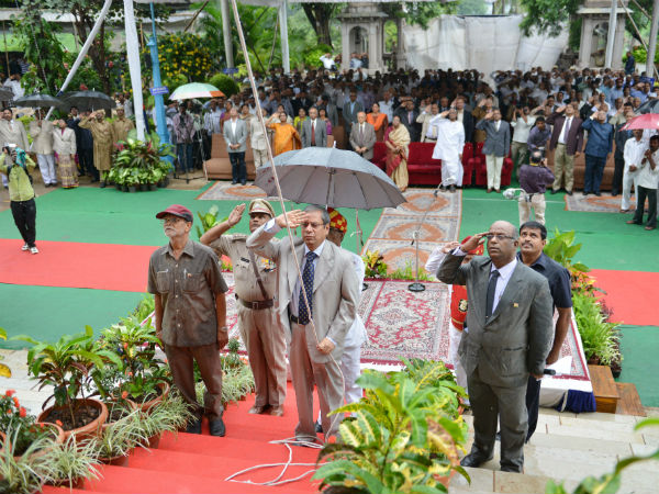 హైకోర్టులో ఆవిష్కరణ.. 