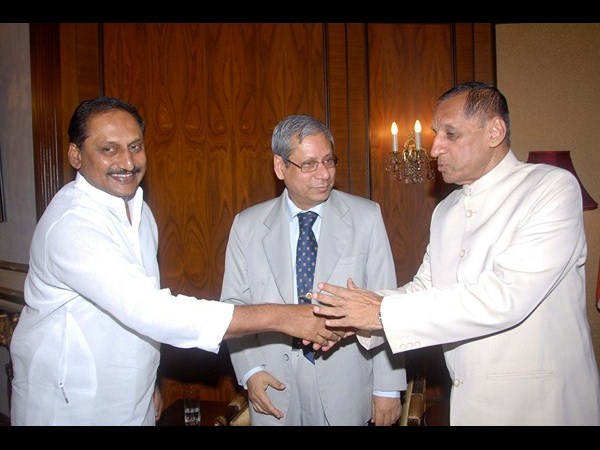 కిరణ్‌తో గవర్నర్