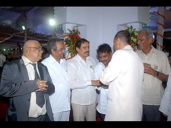 ప్రముఖులతో నరసింహన్