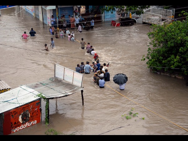  భారీ వర్షాలు 