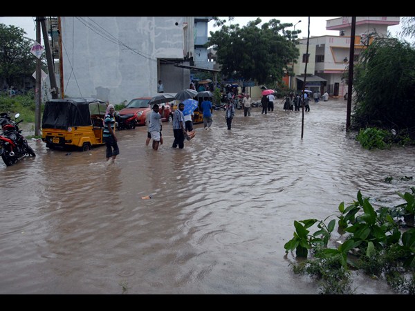 రాకపోకలు స్తంభన
