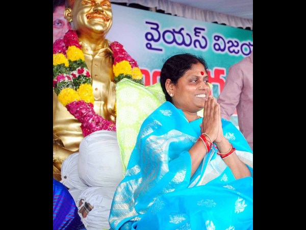 రెండో రోజు దీక్ష