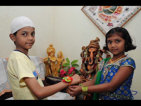 రక్తపాతాన్ని ఆపాయి..