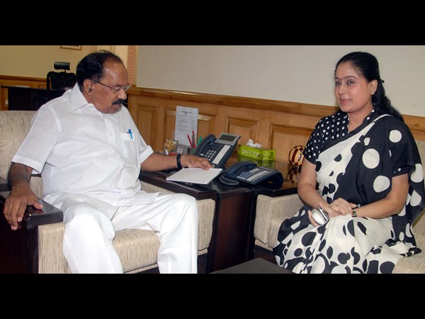 రాములమ్మ, మొయిలీ భేటీ