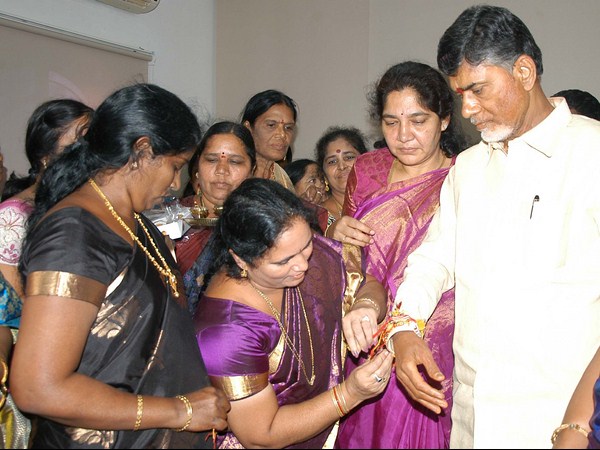 బాబుకు రాఖీ 