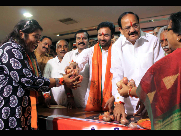 బహుమతిగా ఉల్లిగడ్డలు