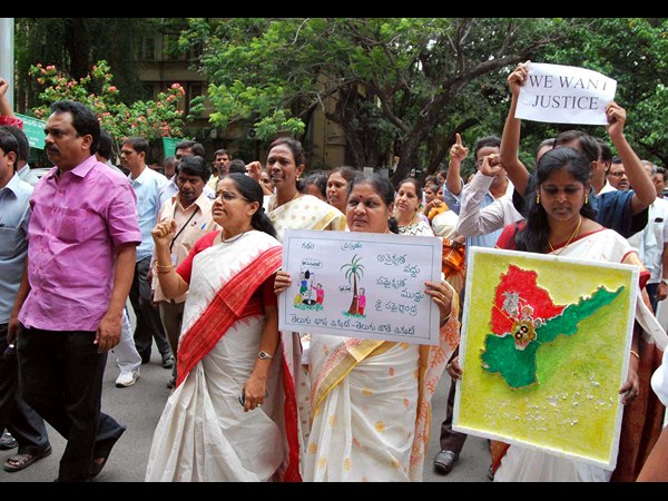 సచివాలయంలో సీమాంధ్ర సెగ