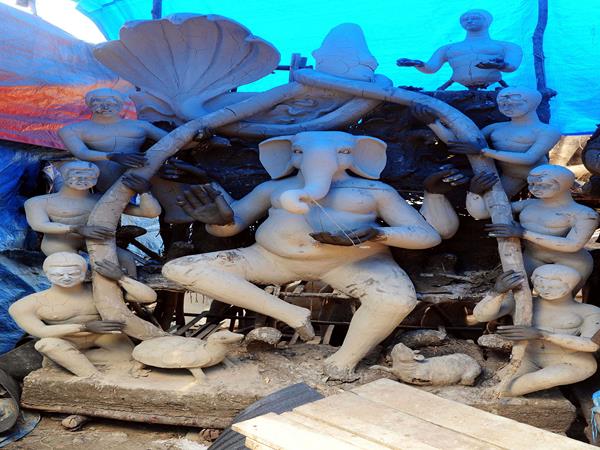 రాత్రింబవళ్లు తీరిక లేకుండా.. రాత్రింబవళ్లు తీరిక లేకుండా..