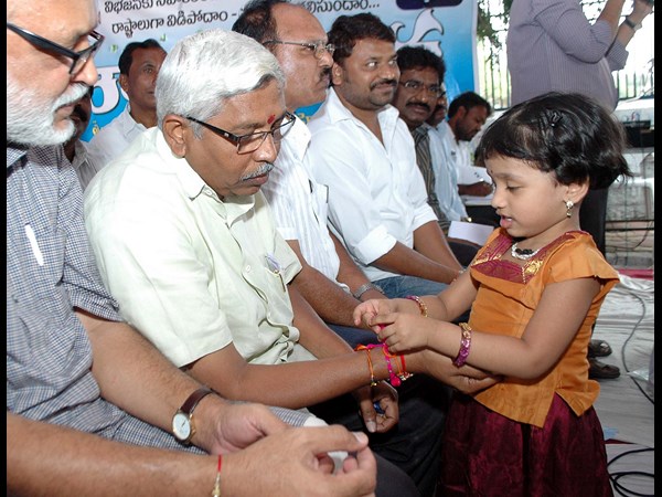 కోదండకు చిన్నారి