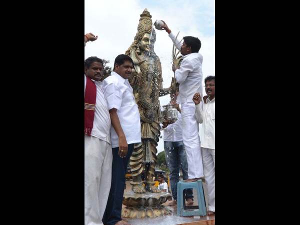 పాలాభిషేకం