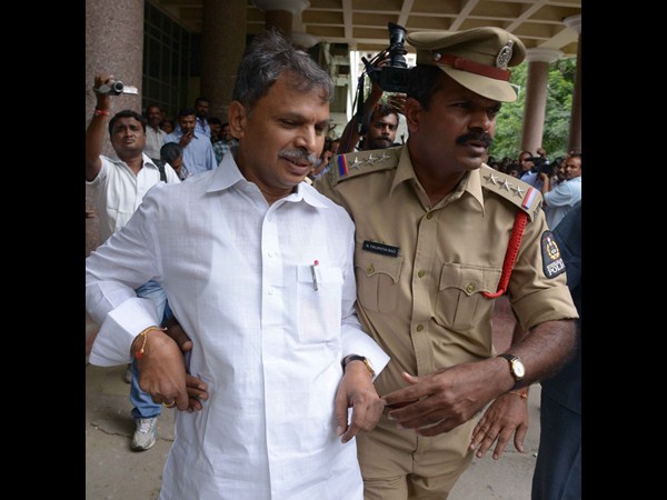 తులసిరెడ్డి అరెస్టు