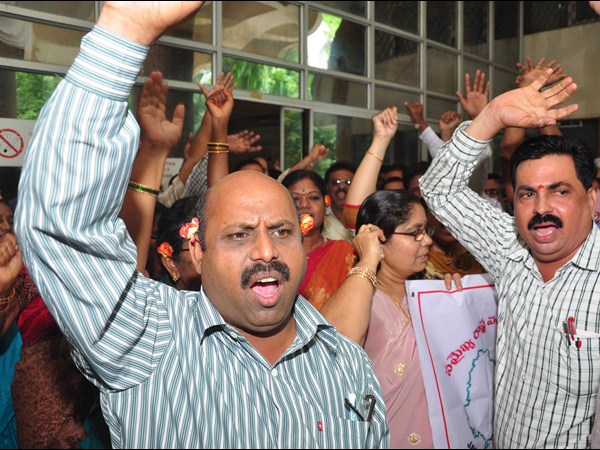 జై సమైక్యాంధ్ర నినాదాలు