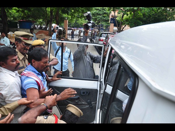 అదుపులోకి కొంత మంది