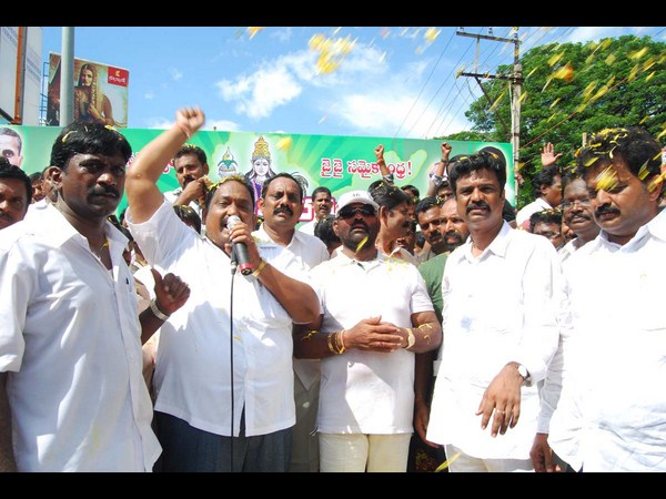 రాష్ట్రాన్ని విడదీయవద్దు..