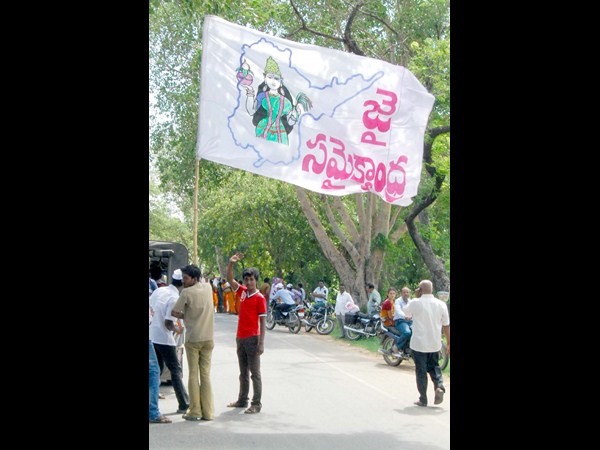 సమైక్య ప్లకార్డులు..