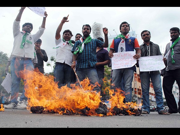 దిష్టిబొమ్మ దగ్ధం