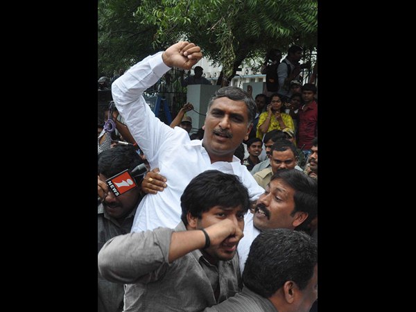  విద్యుత్ సౌధ వద్ద హరీష్ రావు..