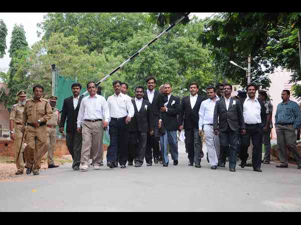 టి లాయర్లు